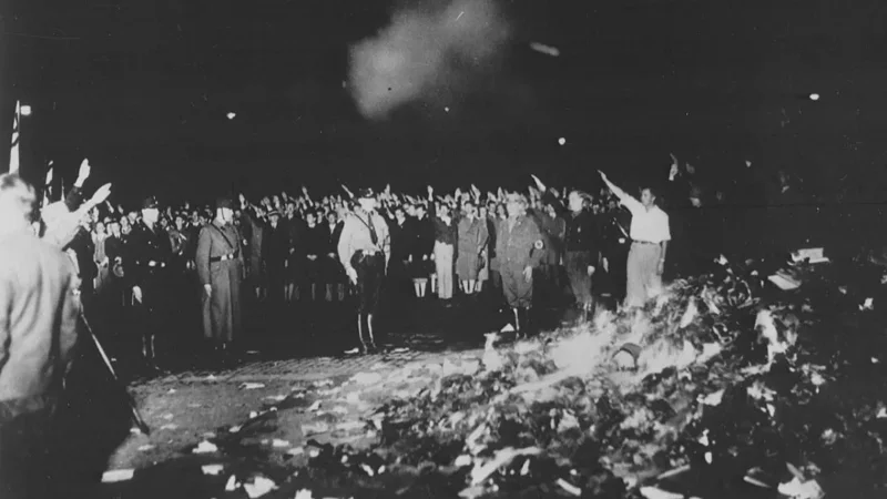 ภาพจากสารคดี  The Books He Didn&rsquo;t Burn