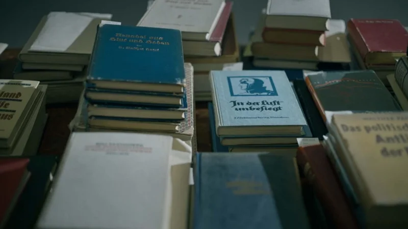 ภาพจากสารคดี  The Books He Didn&rsquo;t Burn