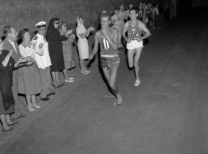 Abebe Bikila นักวิ่งเท้าเปล่า (Photo by EPU / AFP)