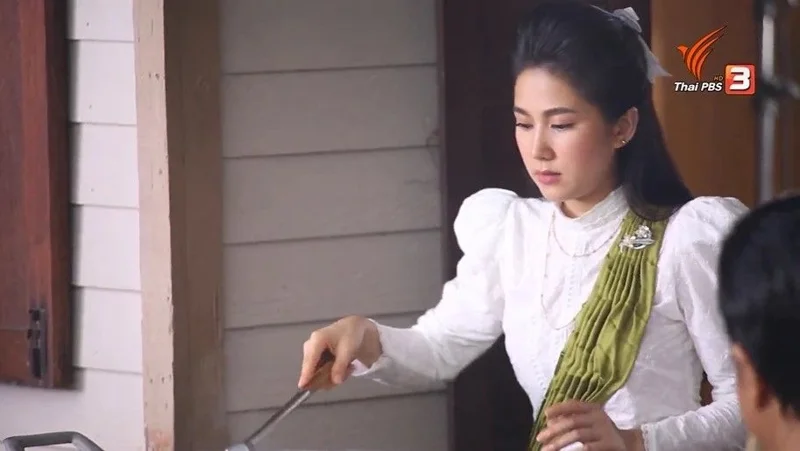 เสื้อแขนพองในหญิงไทยโบราณ