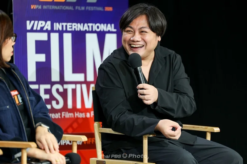 คุณสรรัตน์ จิรบวรวิสุทธิ์ นำเสนอว่าการสร้างผลงานให้ติดอยู่ในใจผู้ชมต้องเข้าใจบริบททางสังคมอย่างรอบด้าน
