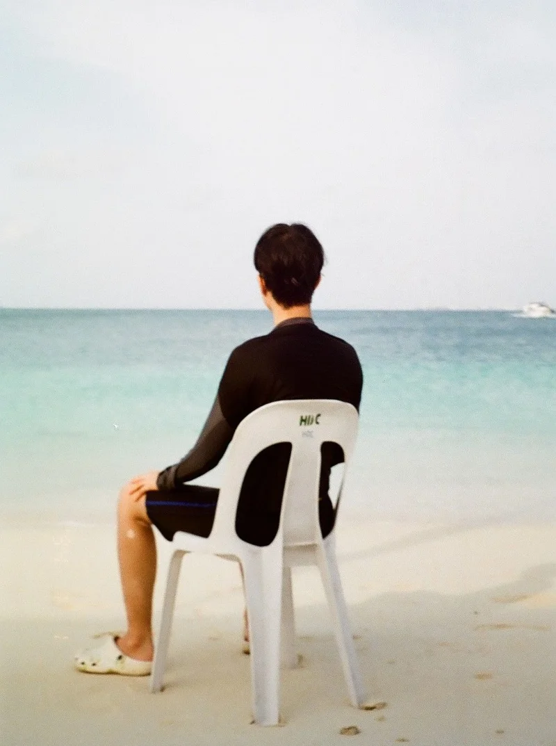 If &lsquo;Waiting for Godot&rsquo; were set up in the Maldives, I think this could be its key art. (Photo: Peerachai Pasutan)