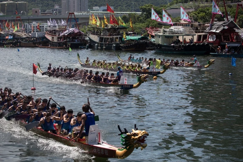 บรรยากาศการแข่งขันใน Dragon Boat Festival ประจำปี 2015 (ภาพจาก: Dale de la Rey/AFP)