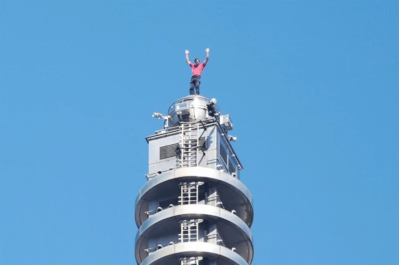 Alex Honnold บนยอดตึก Taipei 101 (ภาพ: I-Hwa Cheng/AFP)