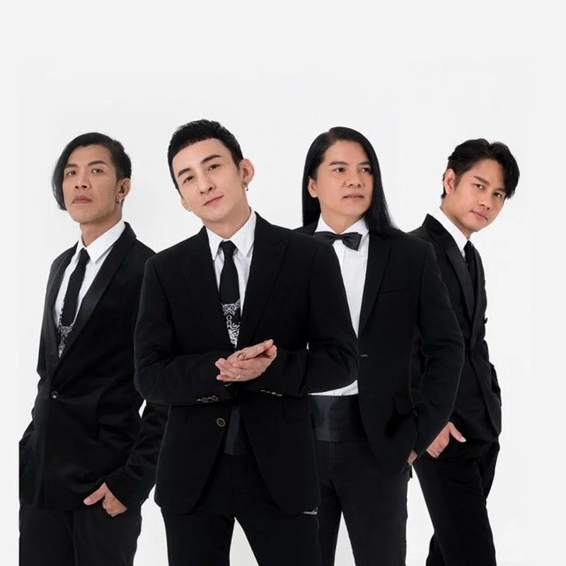 วง Crescendo กับสมาชิกในยุคที่กลับมาทำอัลบั้ม Holidays on Pluto (ขอบคุณภาพจาก LOVEiS)