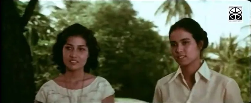 รัชนีและกิ่งเทียน (ขวา) จากภาพยนตร์ สาย สีมา นักสู้สามัญชน (2524) [ภาพจาก YouTube: Film Archive Thailand (หอภาพยนตร์)]
